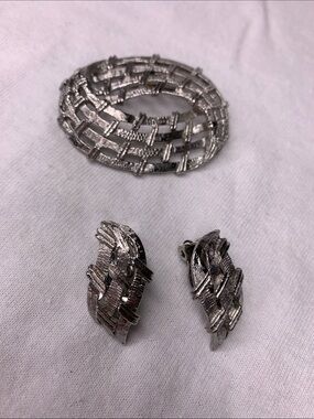 Vintage Silver Tone Woven brooch and Clip-On Earrings Set